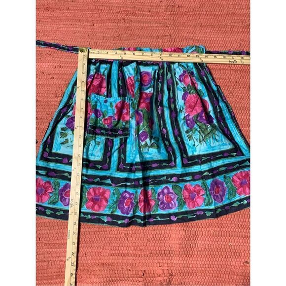 VINTAGE Hand Made Vintage (1960s?) Pink, blue, and black Floral Apron, half apro - Picture 6 of 6